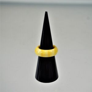 Vintage Lucite Fashion Ring Yellow Striped Pastels Size 6 Summer Statement